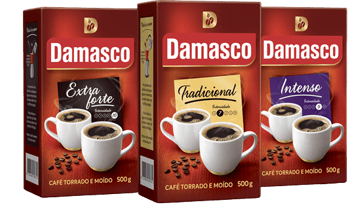 Três pacotes de produtos do Café Damasco: Tradicional, Intenso e Extraforte
