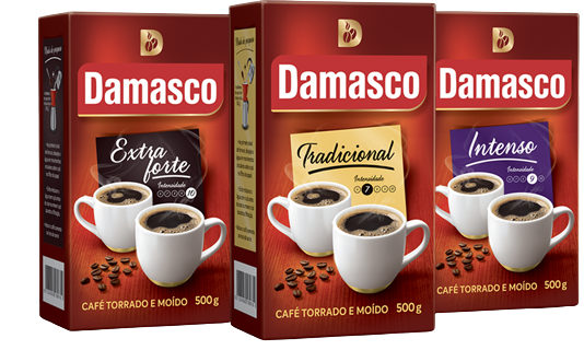 Três pacotes de produtos do Café Damasco: Tradicional, Intenso e Extraforte